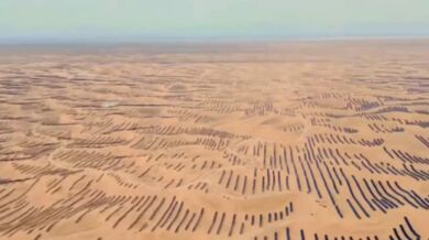 Čína připojila k síti největší solární elektrárnu na světě