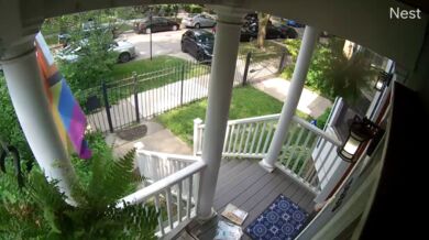 Majitel domu v Chicagu zahnal zloděje pomocí pánvičky