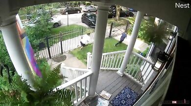 Majitel domu v Chicagu zahnal zloděje pomocí pánvičky