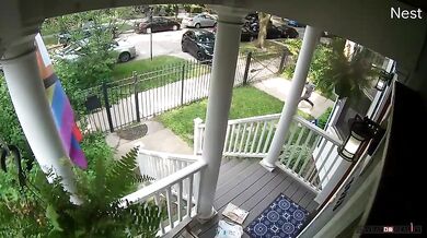 Majitel domu v Chicagu zahnal zloděje pomocí pánvičky