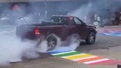 Zneuctění LGBT+ malby