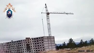 Pád věžového jeřábu si vyžádal jeden život