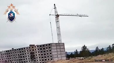 Pád věžového jeřábu si vyžádal jeden život