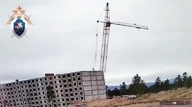 Pád věžového jeřábu si vyžádal jeden život