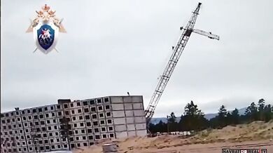 Pád věžového jeřábu si vyžádal jeden život