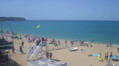 Ruští turisté na Krymu prchají před bombami