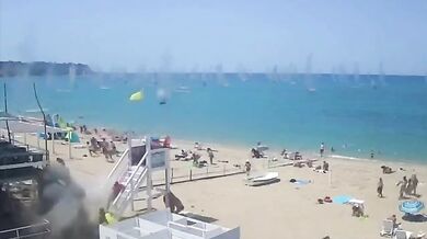 Ruští turisté na Krymu prchají před bombami