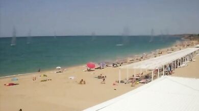 Ruští turisté na Krymu prchají před bombami