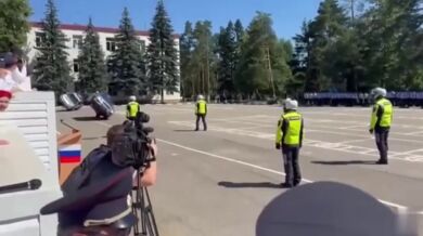 Policista zraněn při nehodě během kaskadérského kousku