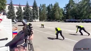 Policista zraněn při nehodě během kaskadérského kousku