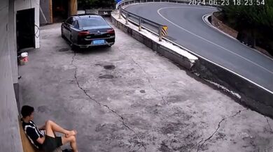 Nehoda při průjezdu zatáčkou