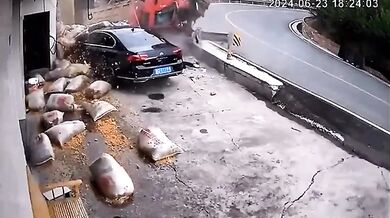 Nehoda při průjezdu zatáčkou