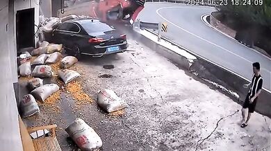 Nehoda při průjezdu zatáčkou