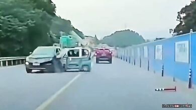 Ztráta kontroly nad malým vozidlem skončila vymrštěním pasažérů