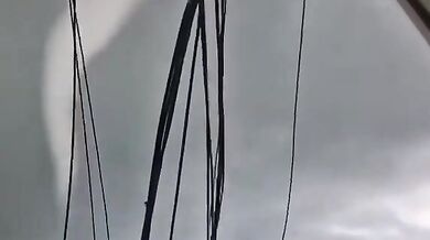 Větrný den na letišti: Tornádo zasáhlo mezinárodní letiště Begiševo