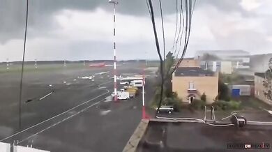 Větrný den na letišti: Tornádo zasáhlo mezinárodní letiště Begiševo