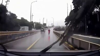 Menší kaluže vody