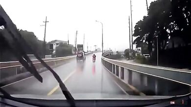 Menší kaluže vody