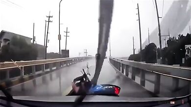 Menší kaluže vody