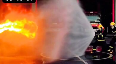 Vodní ohnivý štít: Ochrana pro hasiče