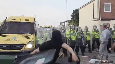 Nepokoje v Southportu: Okamžitá karma pro výtržníka