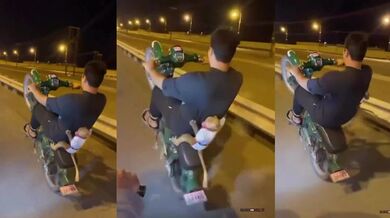 Wheelie na motorce s opičkou