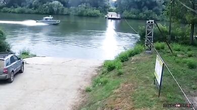 Jak nejlépe zastavit rychle plující loď...