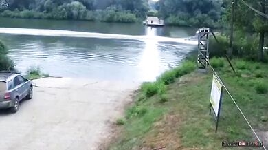 Jak nejlépe zastavit rychle plující loď...