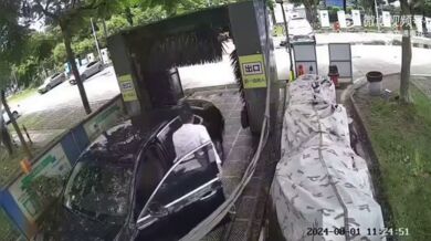 Fail během automatického mytí auta