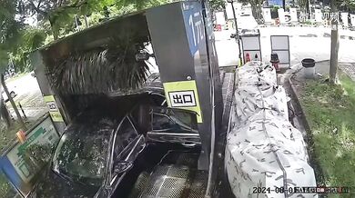 Fail během automatického mytí auta