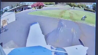 Pilot bezpečně přistál na golfovém hřišti