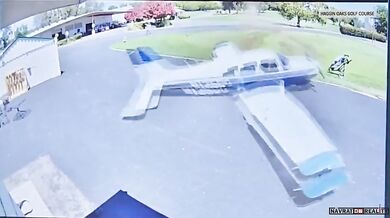 Pilot bezpečně přistál na golfovém hřišti