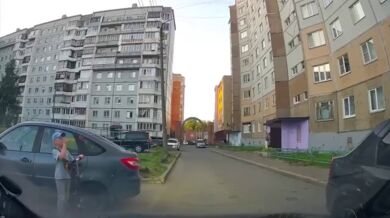 Malý klikař na koloběžce: Zastavil včas a poděkoval Bohu