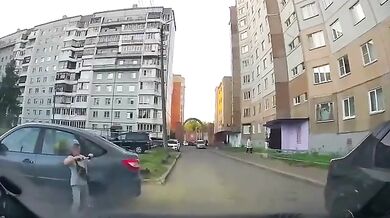 Malý klikař na koloběžce: Zastavil včas a poděkoval Bohu