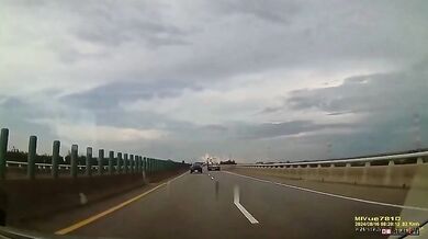 Ztracené kolo kamionu