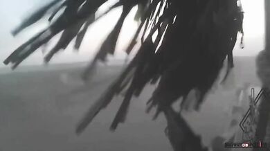 Ruské bojové vozidlo BTR-82a pod útokem dronu