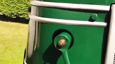 Traktor Field Marshall z roku 1948: Startování na brokovnicový náboj kalibru 12