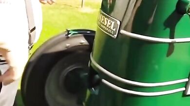 Traktor Field Marshall z roku 1948: Startování na brokovnicový náboj kalibru 12