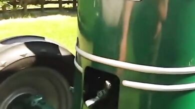 Traktor Field Marshall z roku 1948: Startování na brokovnicový náboj kalibru 12