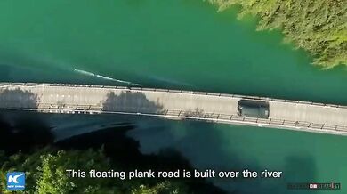 Jízda po vodní hladině: Shiziguan Floating Bridge v Číně