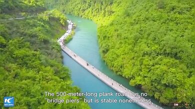 Jízda po vodní hladině: Shiziguan Floating Bridge v Číně
