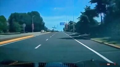 Malé letadlo nouzově přistálo na dálnici v Číně