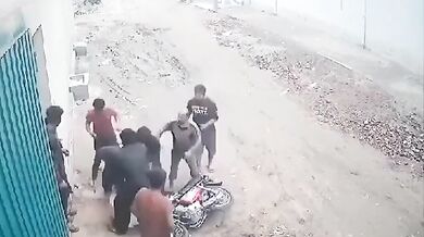 Okamžitá pouliční spravedlnost pro zloděje motocyklů