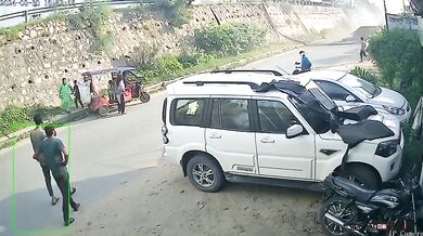 Kamión rozdrtil traktor