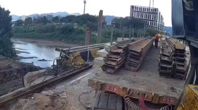 Pracovní nehoda způsobila dělníkovi rozdrcení nohou