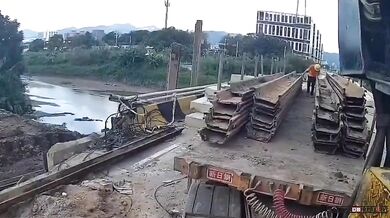 Pracovní nehoda způsobila dělníkovi rozdrcení nohou