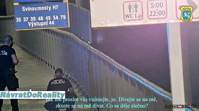 Strážníci zachránili mladou ženu před skokem ze Svinovských mostů