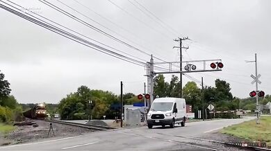 Řidič dodávky vs. vlak