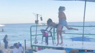 Holčičí blbnutí na dovolené