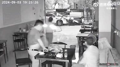 Nečekaný pád sloupu elektrického vedení